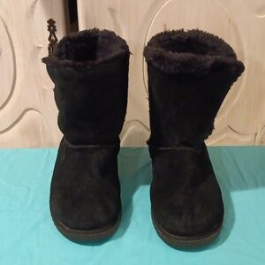 Black Suede Boots with Faux Fur Lining